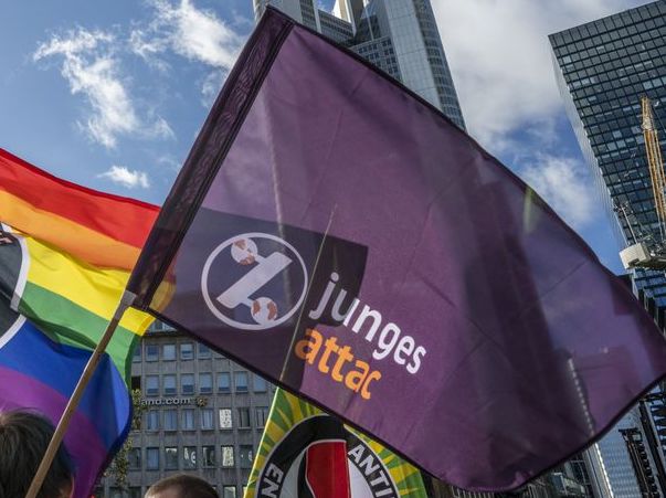 Fahne / Flagge: Junges Attac