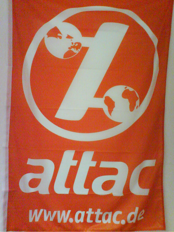 Attac Fahne orange/weiß mit Logo und Website